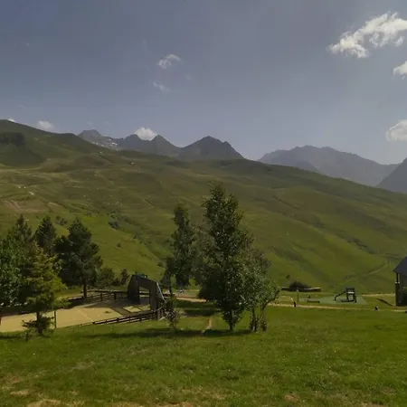 6 Pers, Pieds Des Pistes Avec Navette, Parking Gratuit - Fr-1-695-35 Apartment *
